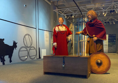 Vikingpar fra utstillingen på arkeologisk museum