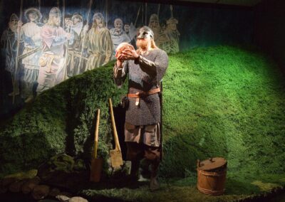 Olav Tryggvasonfigur i utstillingen på Nordvegen historiesenter